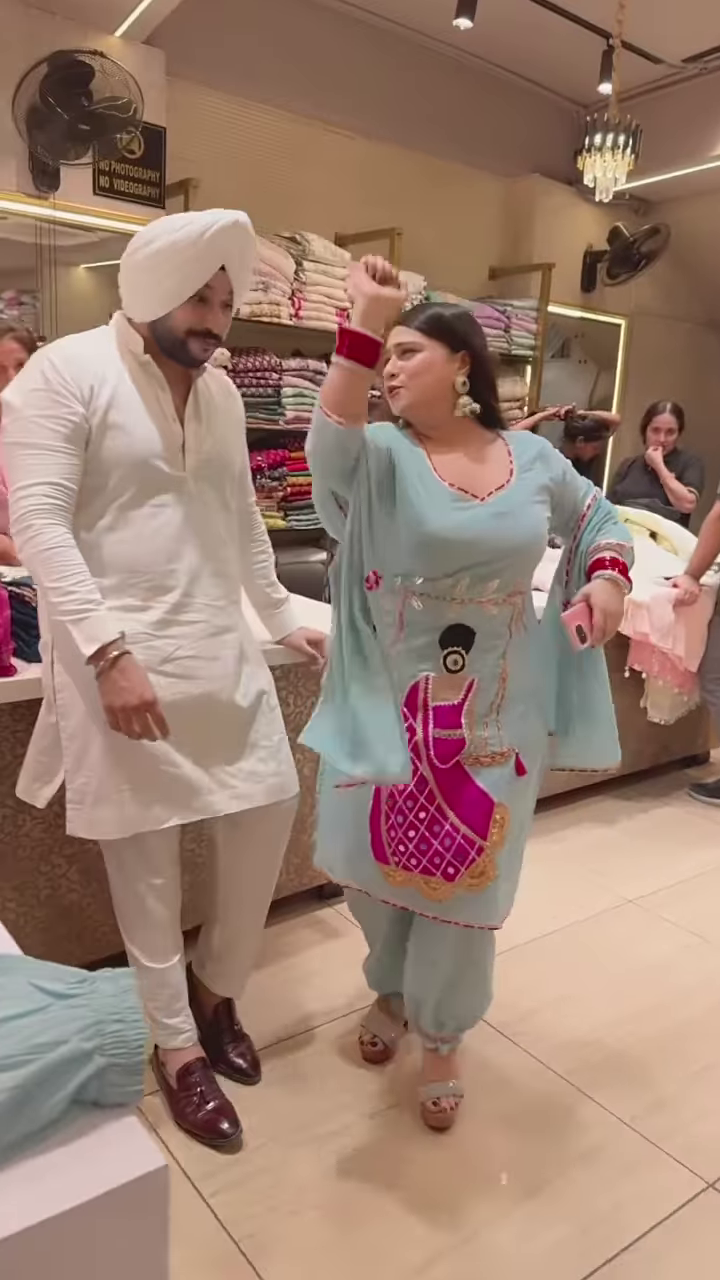 Light Blue Embroidered Kurta with Swing Motif – Artistic Ethnicwear for Women - Image 2