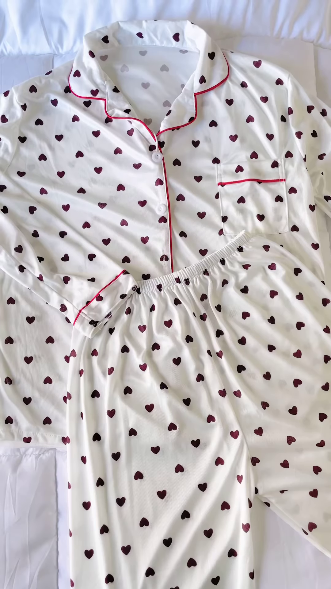 Comfortable Women's Heart Print Long Sleeve Pajama Set with Contrast Piping