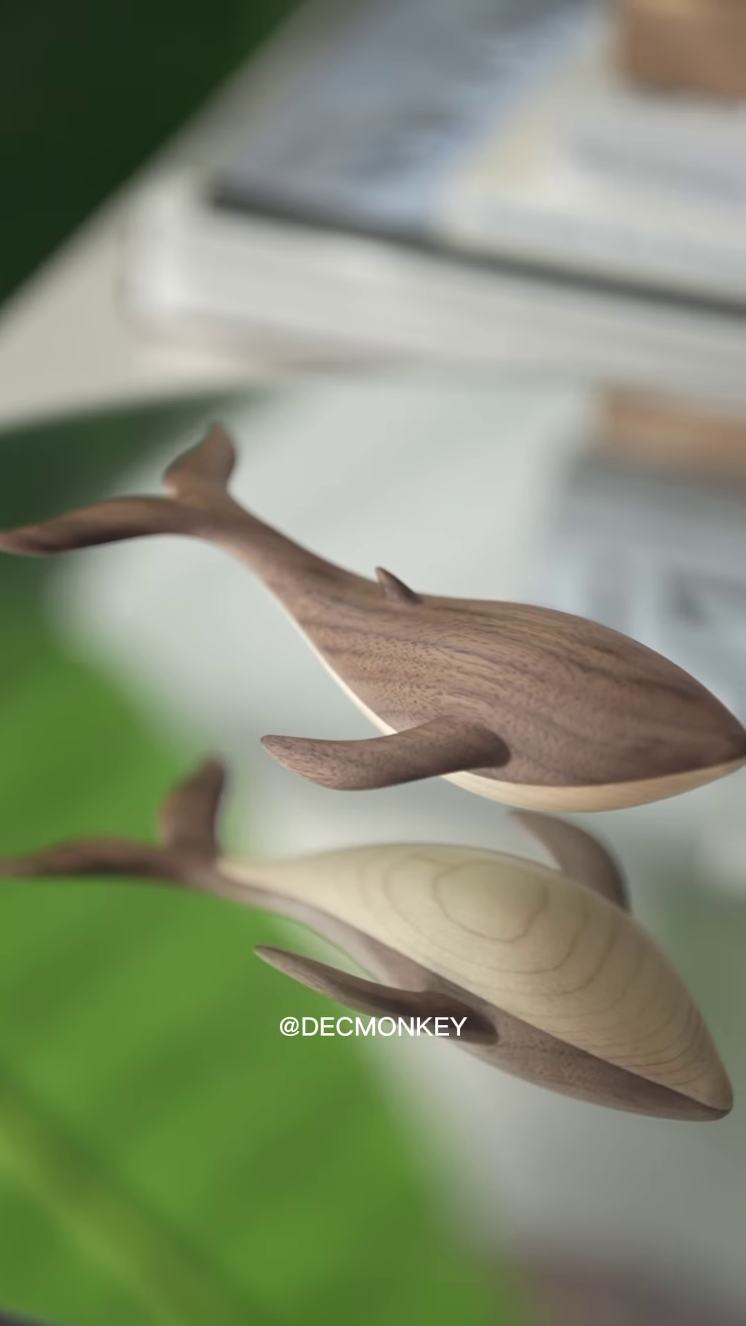 Minimalist Desk Organizer: Whale-Shaped Phone Holder and Charging Pad - Image 2