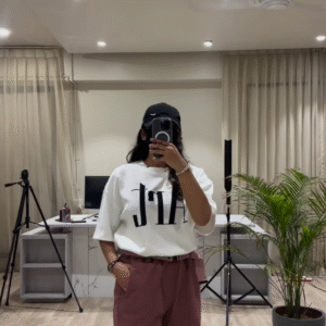 Casual Chic Outfit: White Graphic Tee, Maroon Wide-Leg Pants, and Black Cap