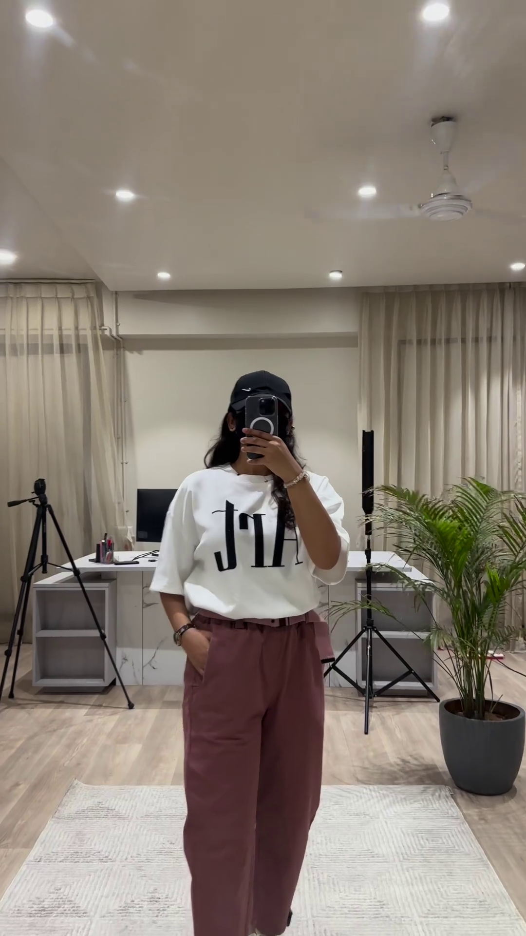 Casual Chic Outfit: White Graphic Tee, Maroon Wide-Leg Pants, and Black Cap