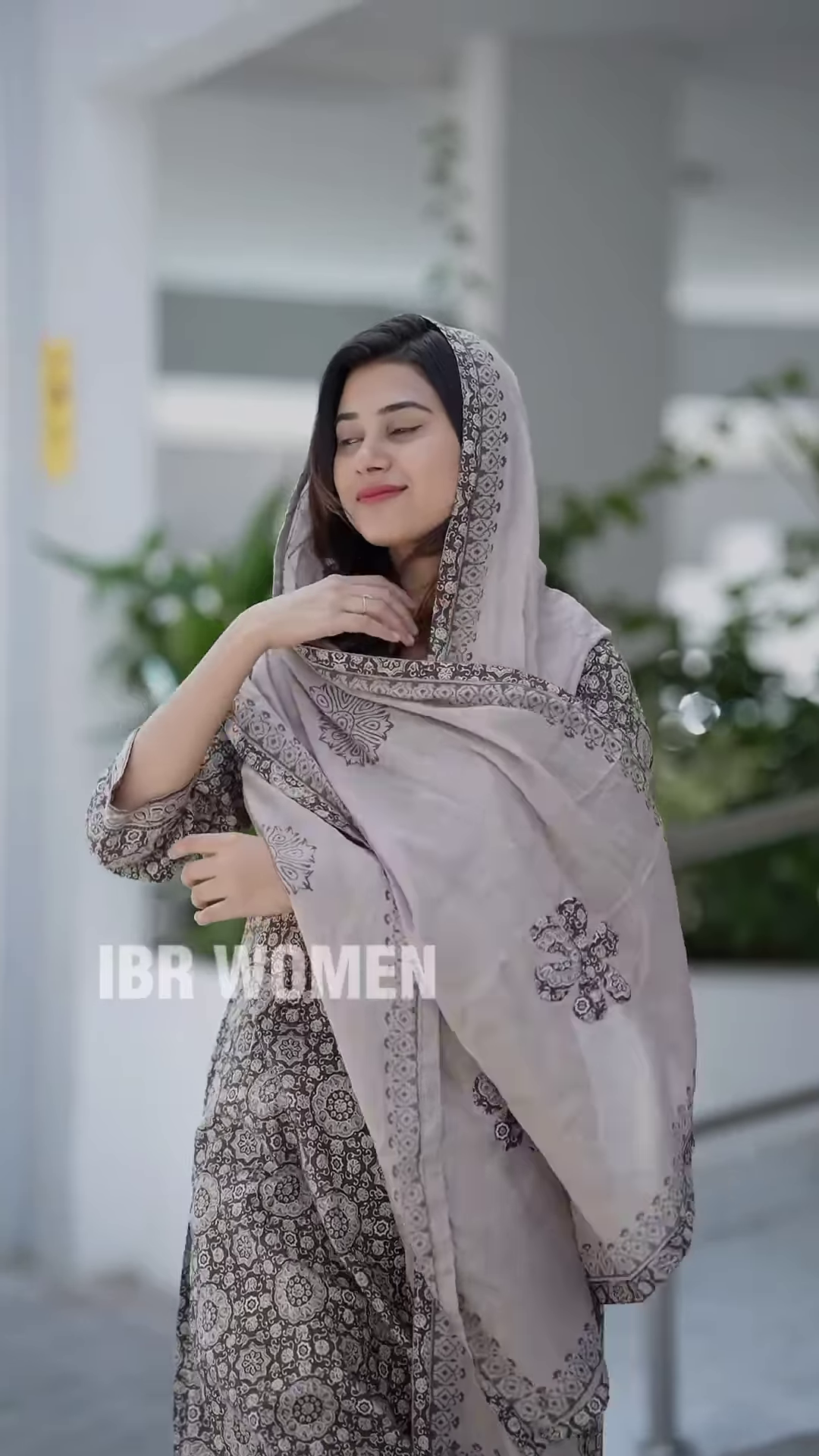 Elegant Printed Kurta Set with Coordinating Dupatta and Solid Pants - Image 2