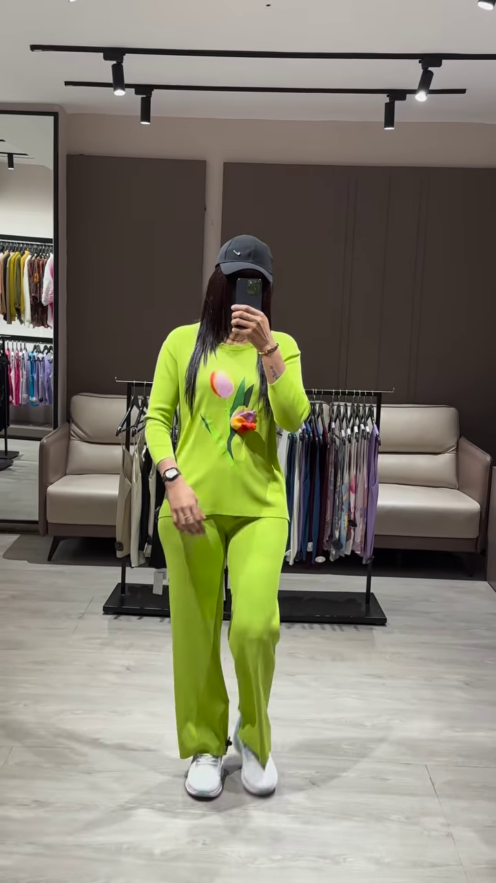 Vibrant Pink Knit Sweater and Wide-Leg Pants Lounge Set with Floral Appliqué - Image 2