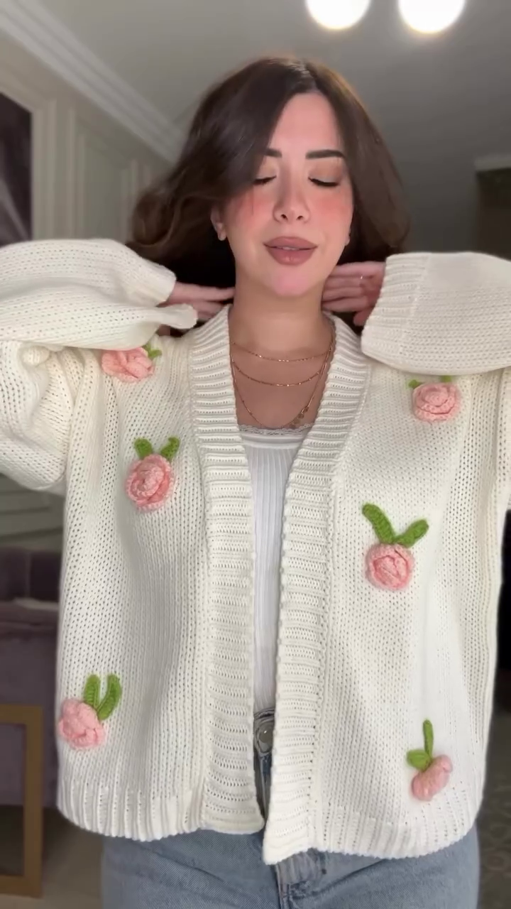 White Knit Cardigan with Pink Floral Appliqué 🌸🤍 – Button-Up Layer Styled with Gold Necklaces & Light Denim - Image 2