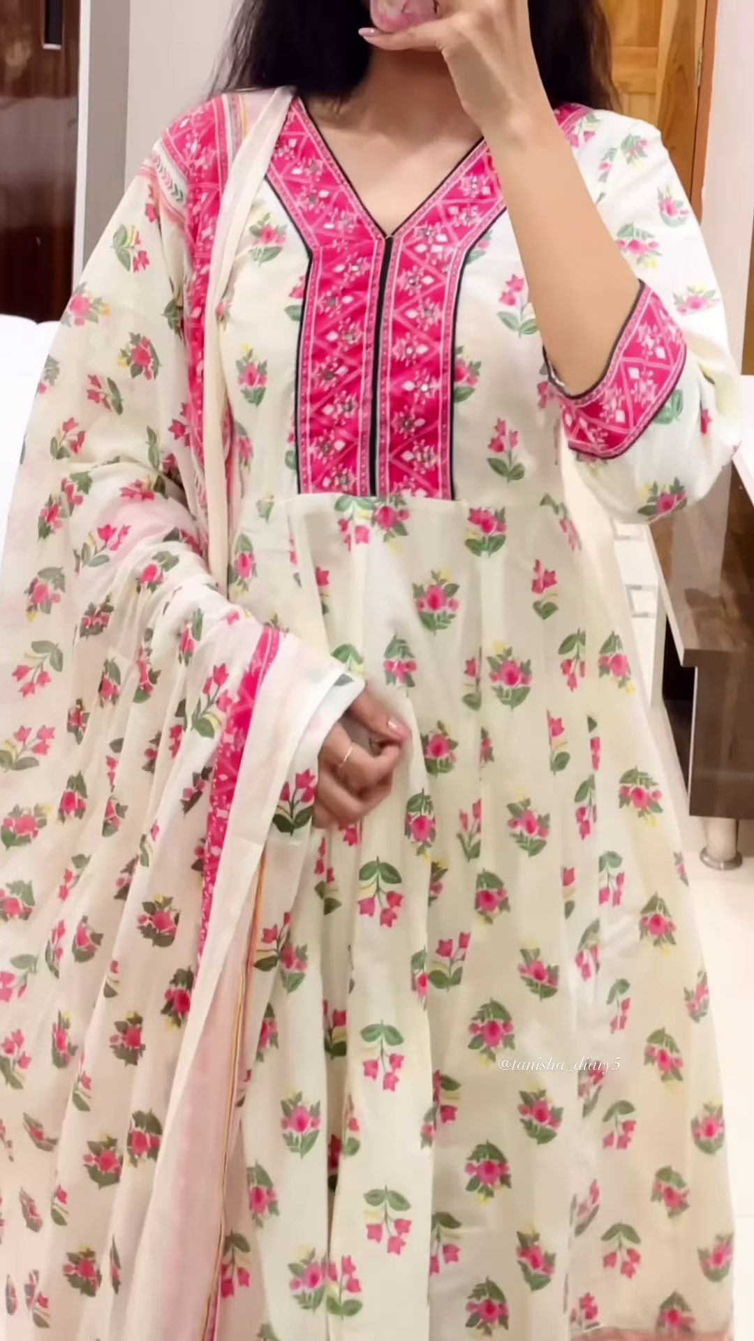 Women’s Yellow Floral Printed Kurti with Red Neckline Border – Ethnic Everyday Ensemble with Seasonal Charm - Image 5