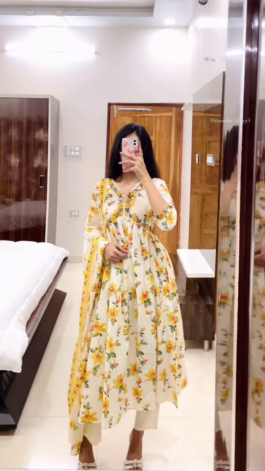 Women’s Yellow Floral Printed Kurti with Red Neckline Border – Ethnic Everyday Ensemble with Seasonal Charm - Image 9