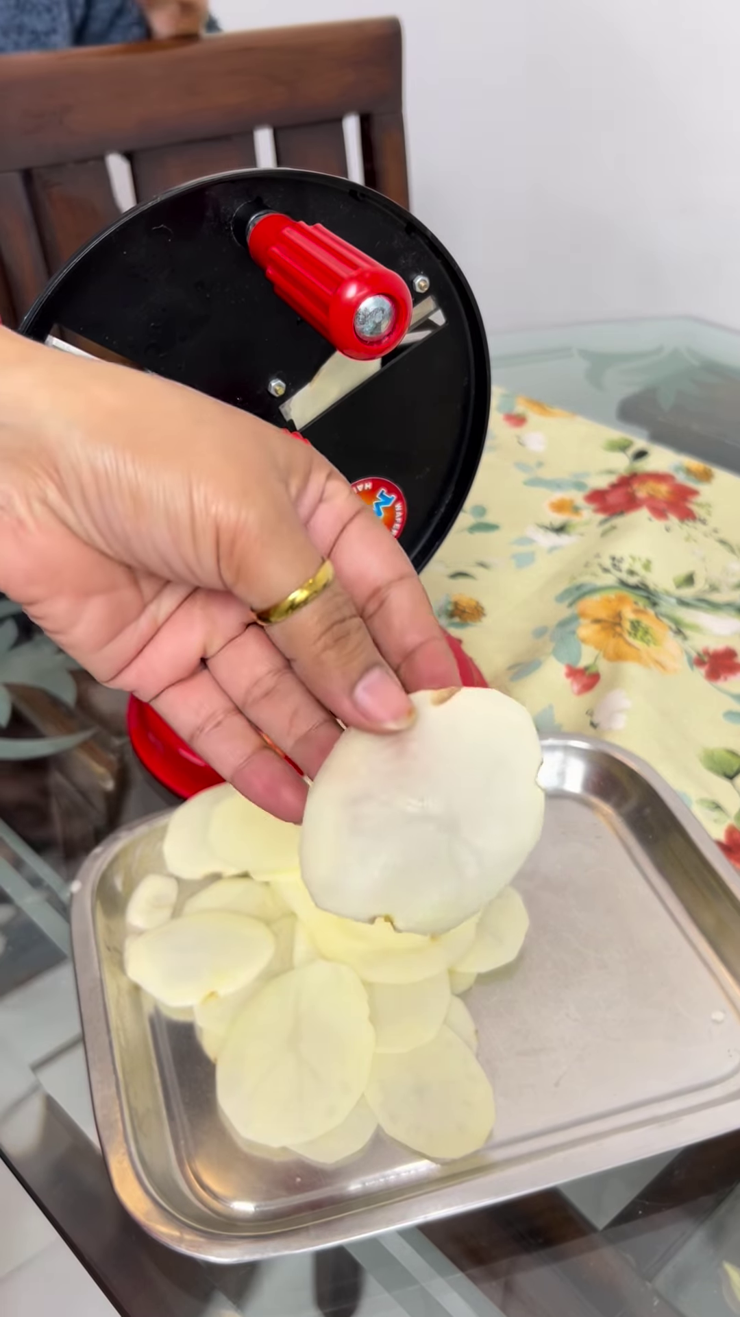 Manual Rotary Potato Slicer and Chip Maker - Image 3
