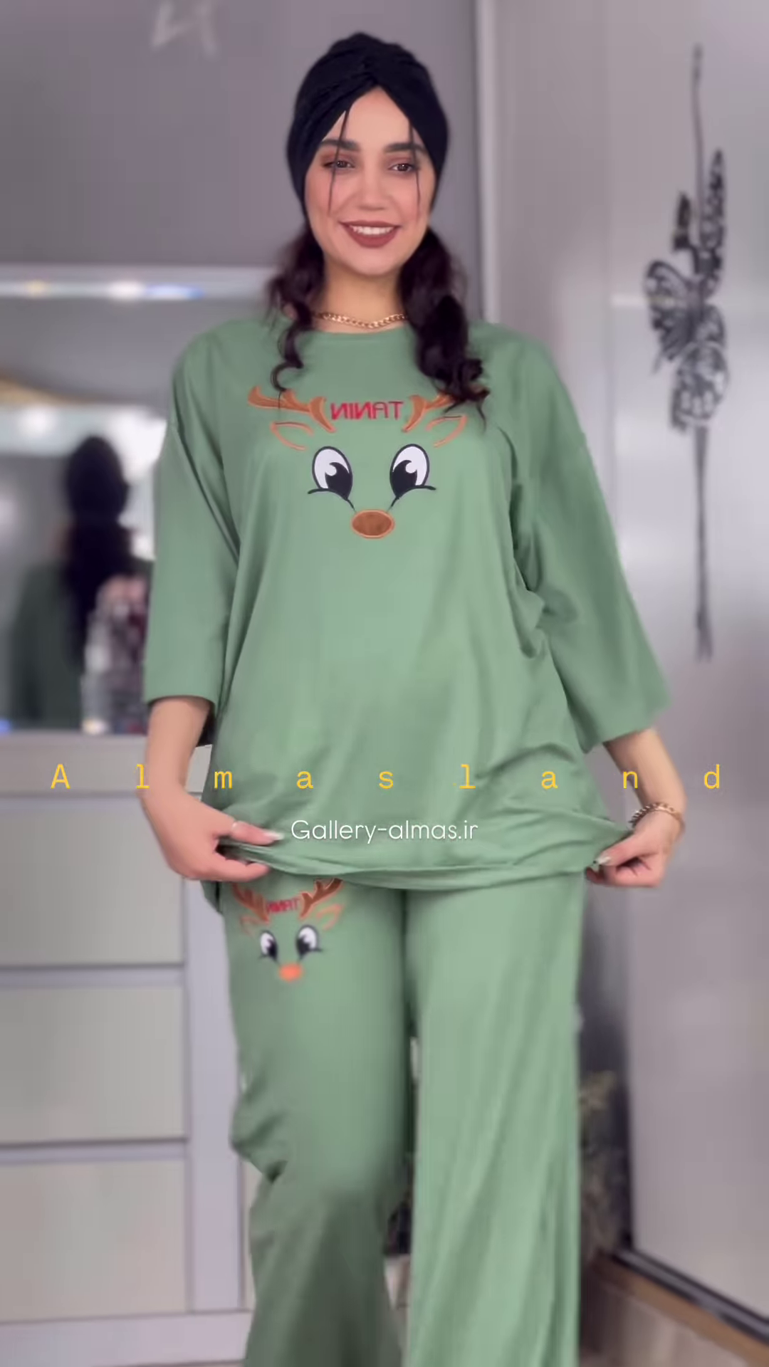 Cozy Reindeer Graphic Pajama Set with Long Sleeves and Pants - Image 8